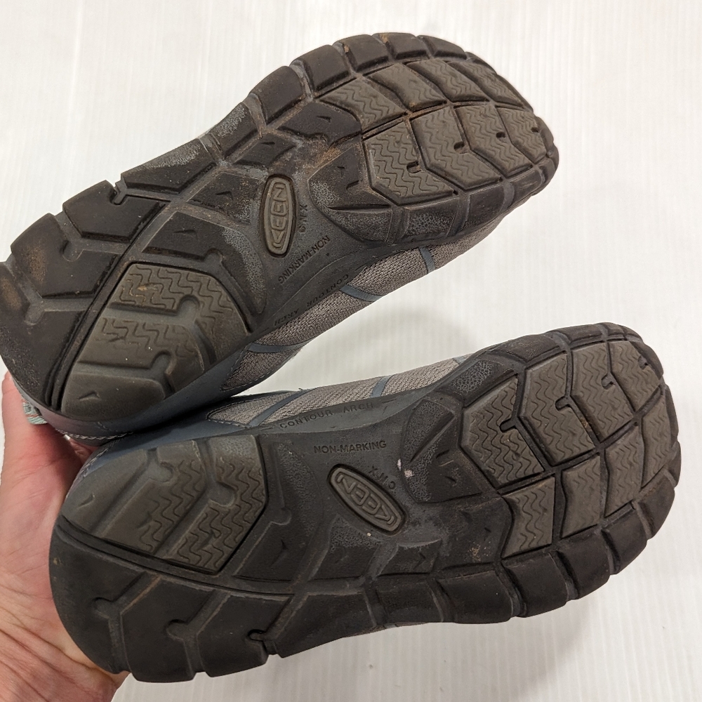 KEEN kids toggle elastic mesh shoes sneakers size 4 - Picture 8 of 11
